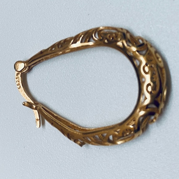 24 HRS SALE ONLY - Gold and Silver - one Earring only - Picture 3 of 4